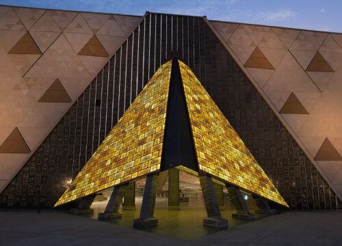 Kairo mit Flugzeug & neues großes Museum aus Hurghada